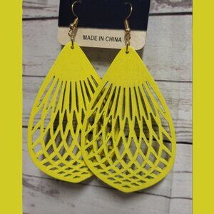 Top& Top Pastels wood hand carved dangle lightweight earrings